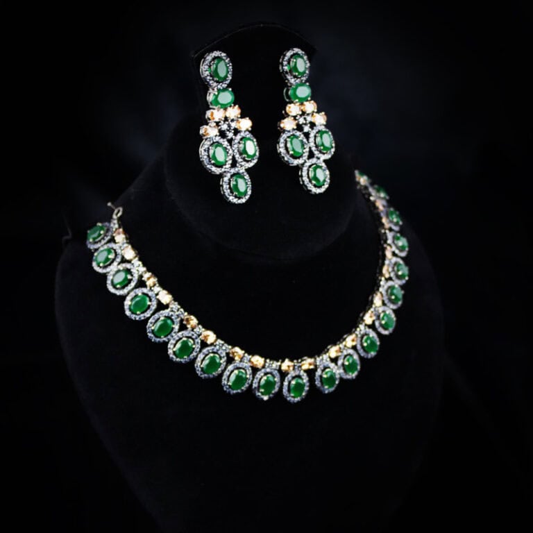 lyas Classic Oval Studded Necklace Set with Green Onyx Silver925